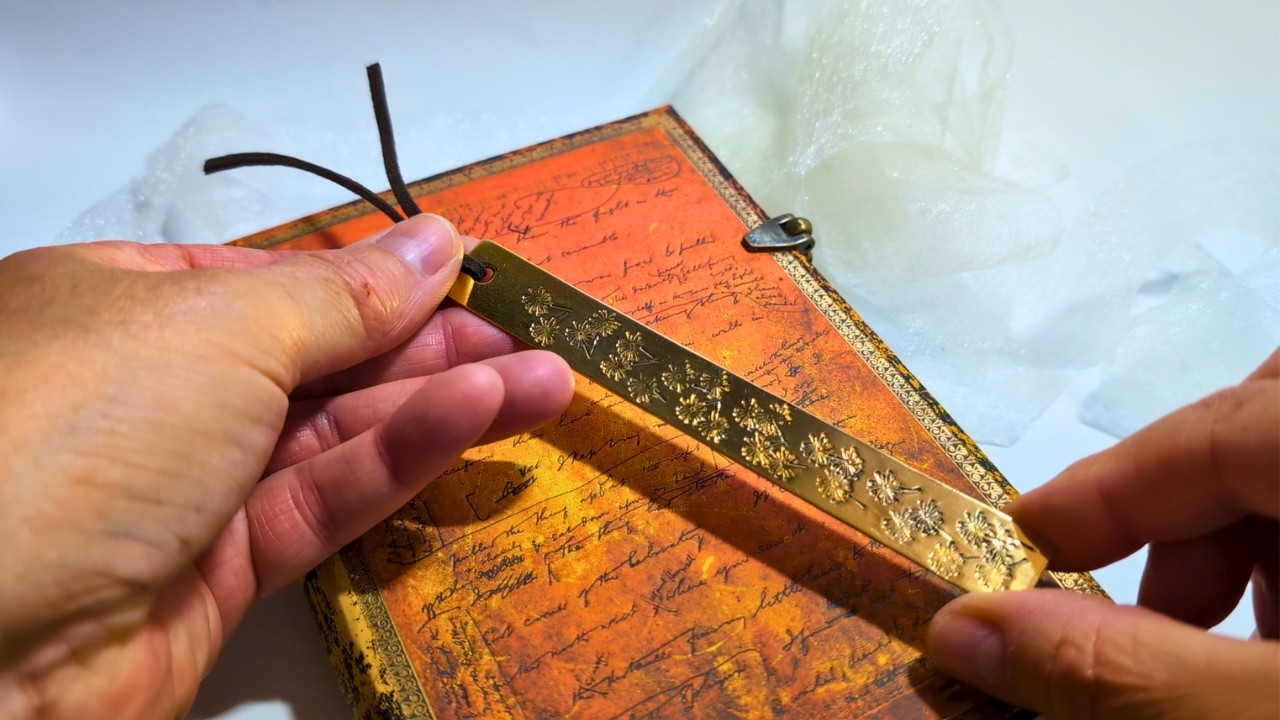 FAIT-MAIN : marque-page en métal gravure dent de lion