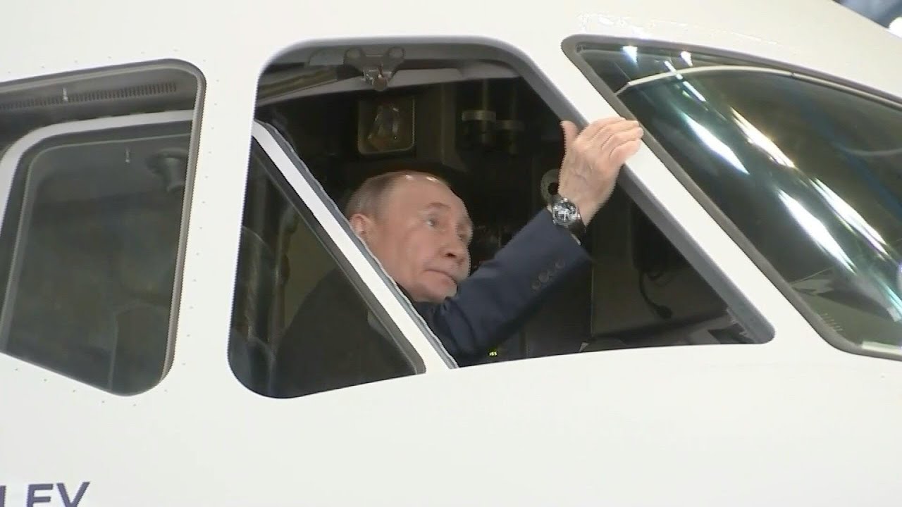 Putin inspects new Russian passenger planes | AFP