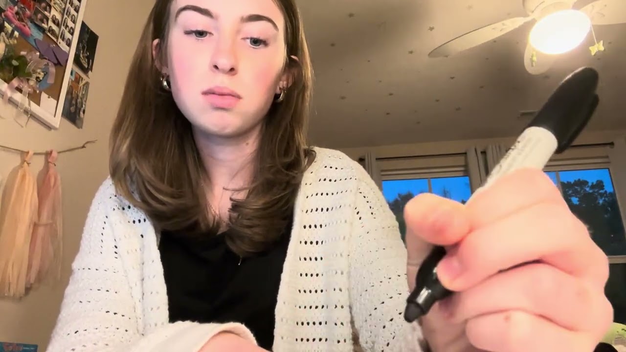 Девушка сидит позади тебя в классе ASMR