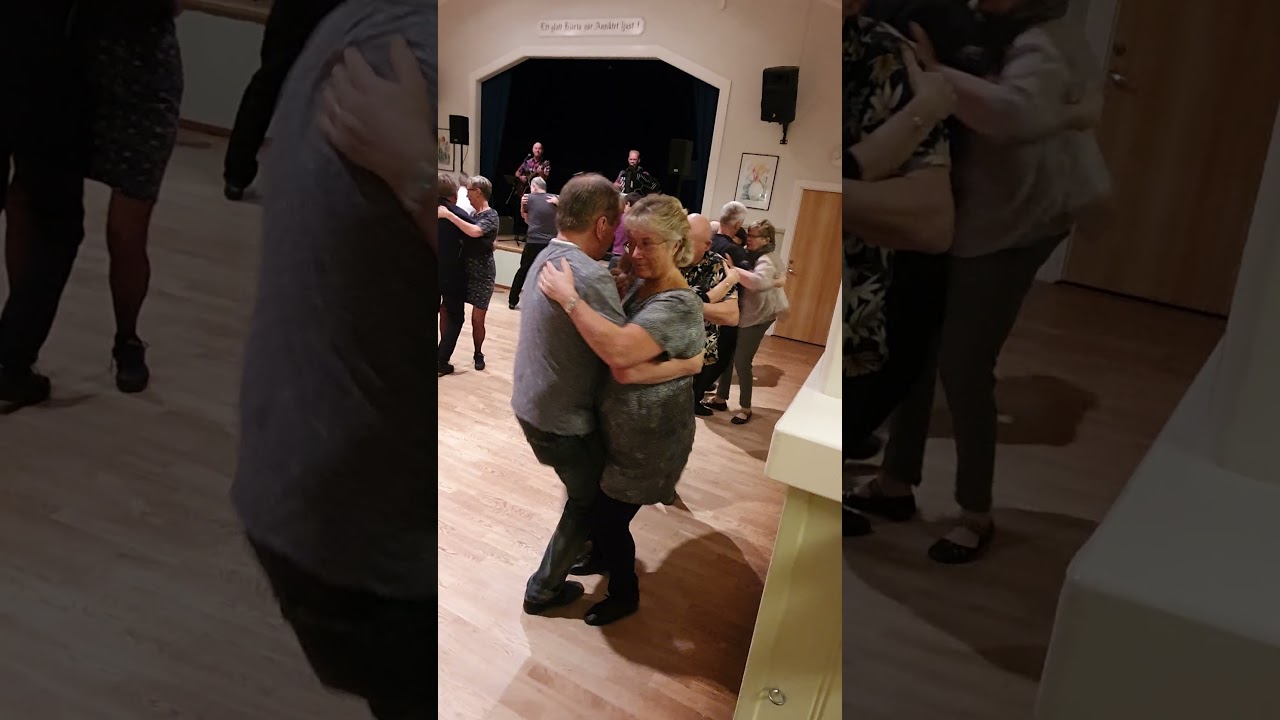Sätila Bygdegård 17/11 2021 till Connys. Dansen heter Tölösteppen