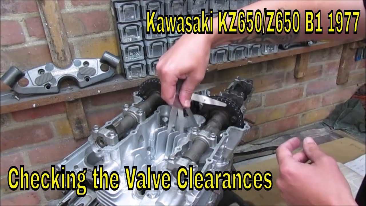 Kawasaki KZ650/Z650 B1 1977 - Checking the Valve Clearances  - Part 73
