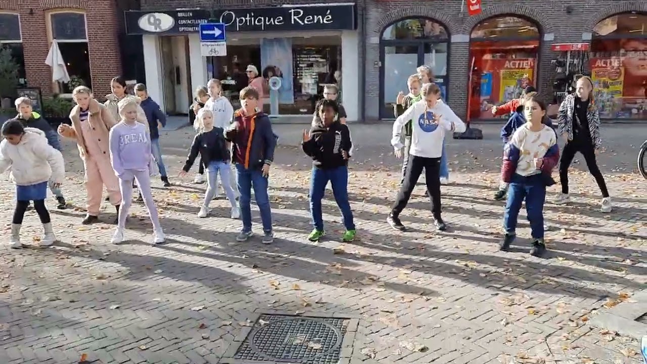 flahmob Dorpsstraat 60 jarig lustrum Paulusschool  Zoetermeer
