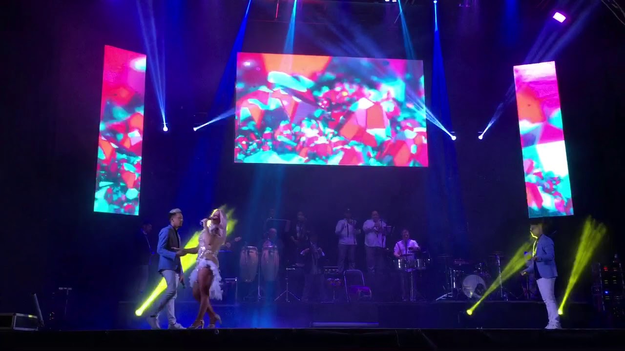 Armonia show 2017 Thania - Popurr&iacute; Selena