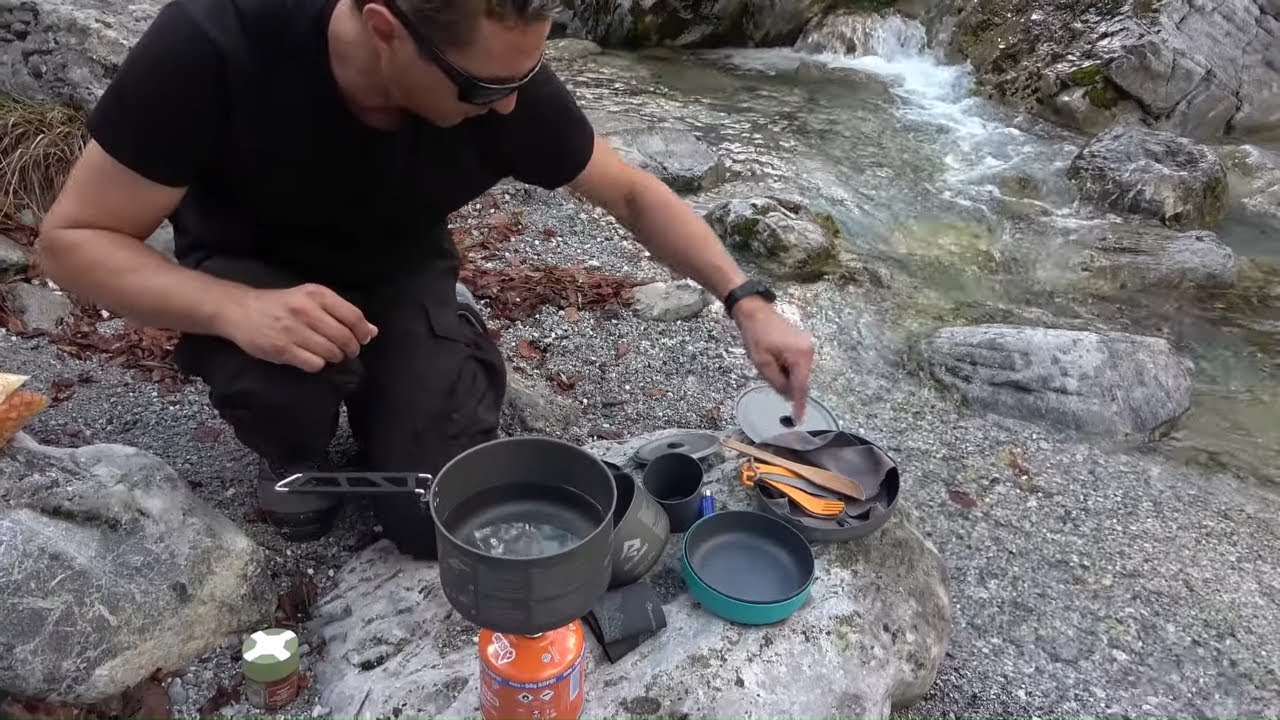 Solo bush cooking by the river in Olympus mountain 900m GREECE (Sea to Summit - Sigma Set)