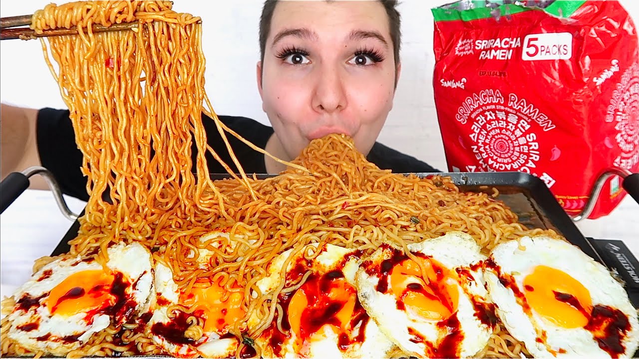 Cheesy Spicy Sriracha Ramen Noodles • MUKBANG