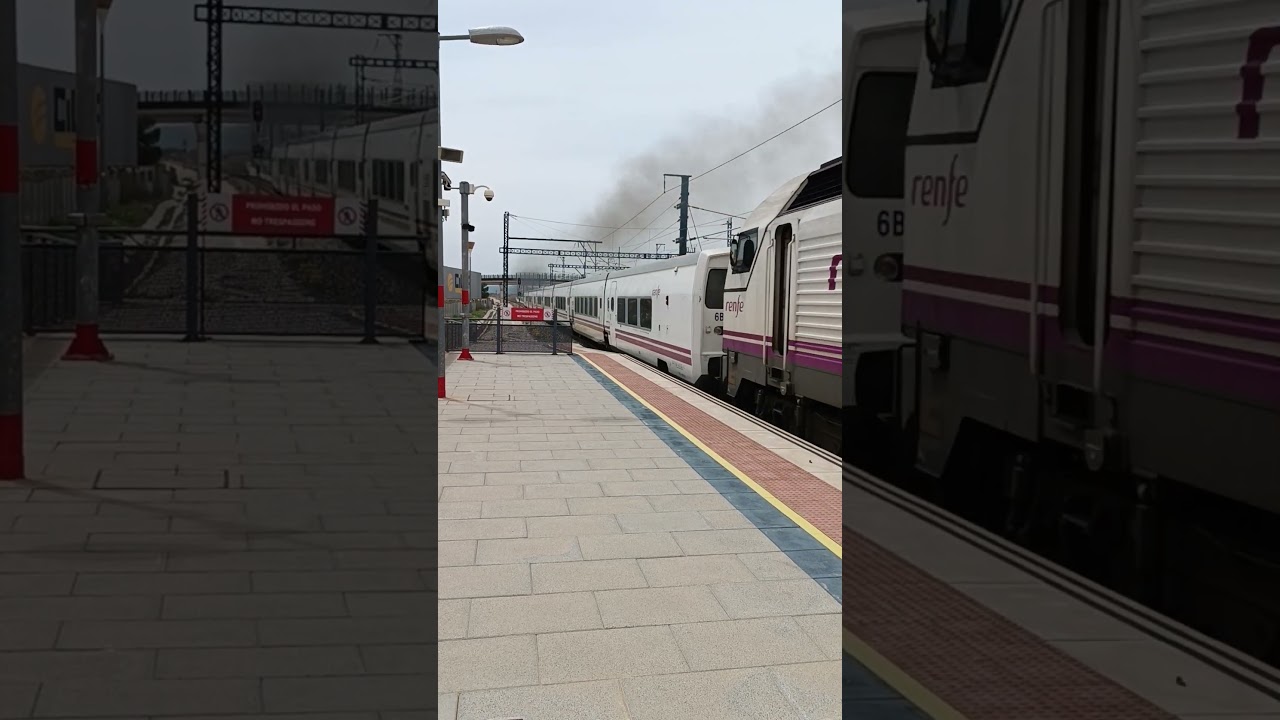 Intercity sin parada por San Isidro-Albatera-Catral #talgo #trenes #trainspotting #renfe