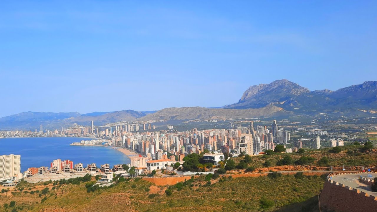 Bienvenidos a Benidorm - el Manhattan del Mediterraneo! Ep. 1 #emigraraespaña #benidorm