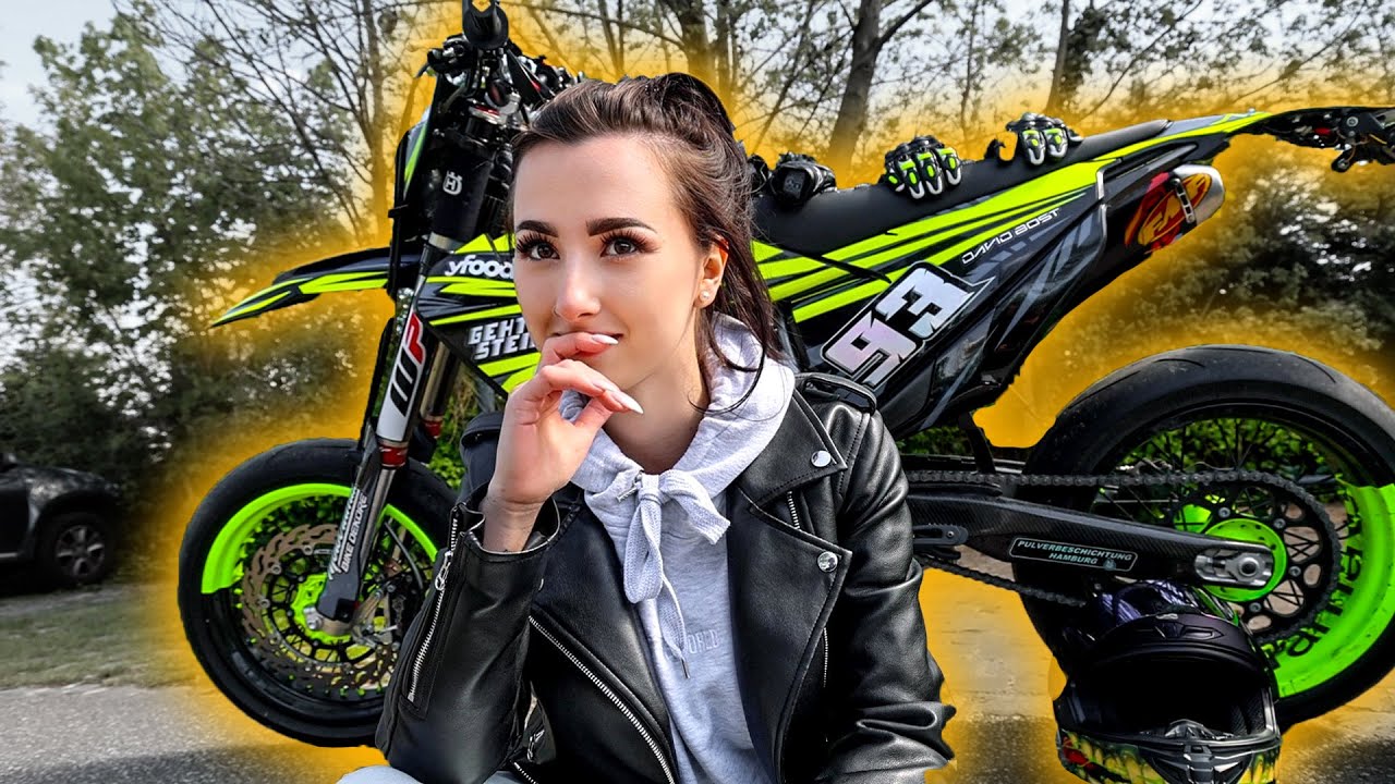 ICH BRINGE SABRINA SUPERMOTO FAHREN BEI