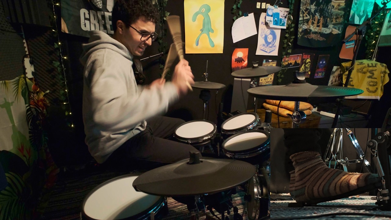 Guitarist Tries to Play Green Day’s “Welcome to Paradise” on Drums