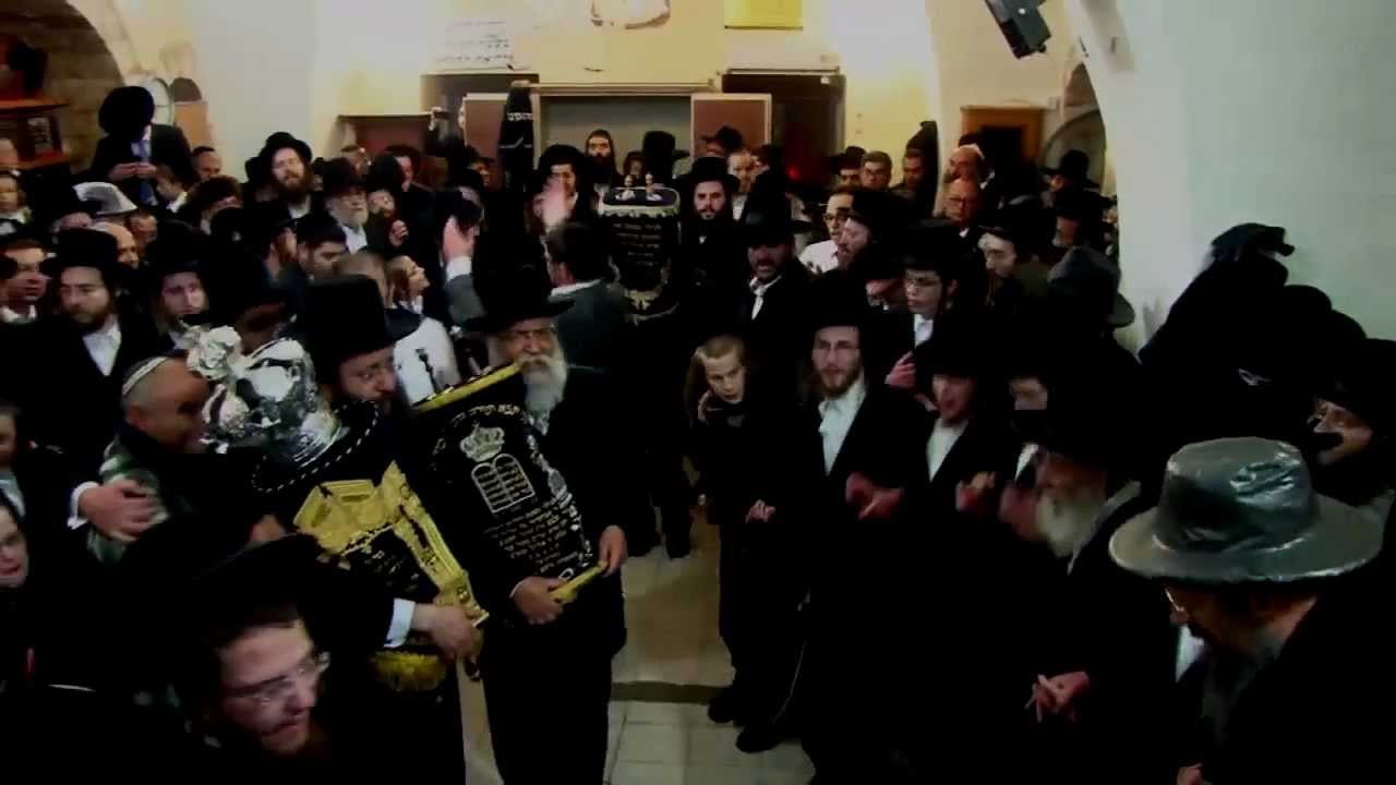 Hachnasas Sefer Torah,Amazing Hasidic dance amazing