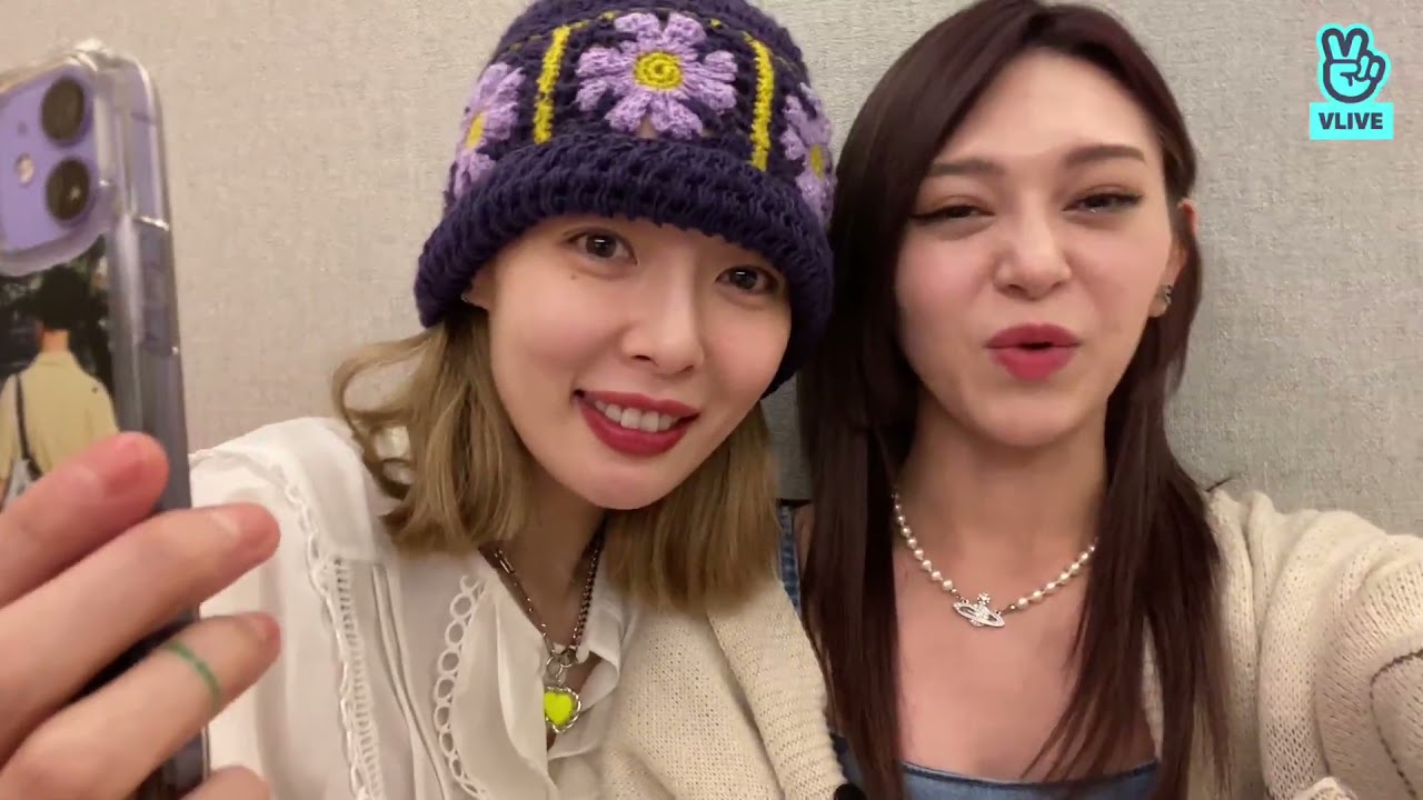 211022 AleXa VLIVE (with HyunA) - hi hi 🌸