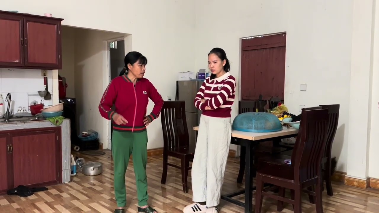 Phương sang mách với nham chuyện của bà quê 