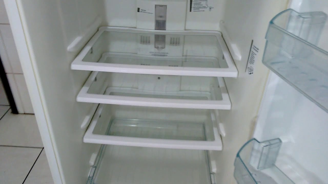 N&atilde;o gaste dinheiro comprando geladeira nova- brastemp BRM37A n&atilde;o gela a parte de baixo.