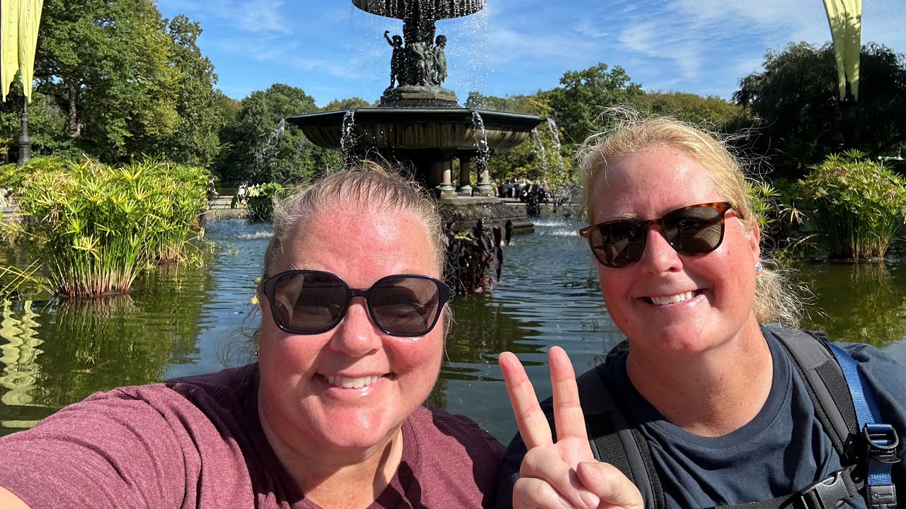 Прогулка по Центральному парку в Нью-Йорке.