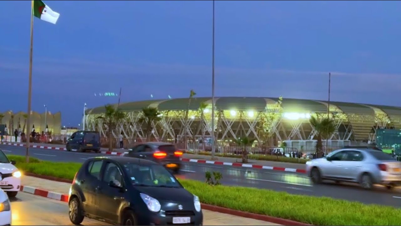 وهران: الأجواء قرب ملعب ميلود هدفي ليلة مباراة الصومال الجزائر