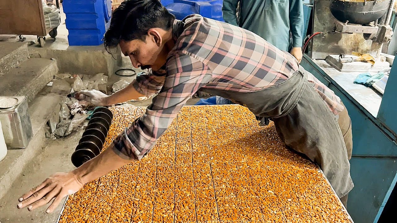 PEANUT CHIKKI MAKING SKILLS | Amazing Food Processing Live Moongfali Jaggery Bar Recipe. Street Food