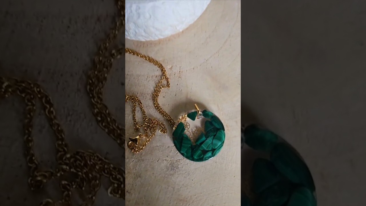 Pr&eacute;sentation pendentif en malachite