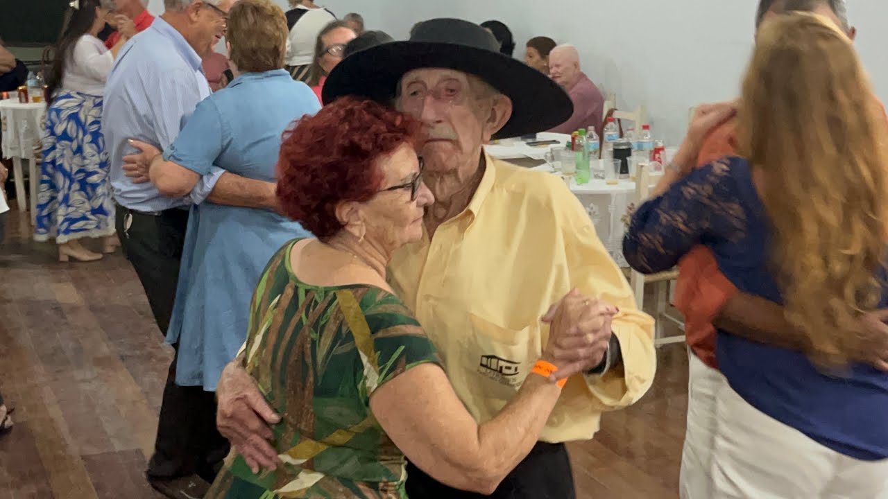 98 ANOS E DAÇANDO NO BAILE DA TERCEIRA IDADE - SEU LINDOLFO DE ALFREDO WAGNER