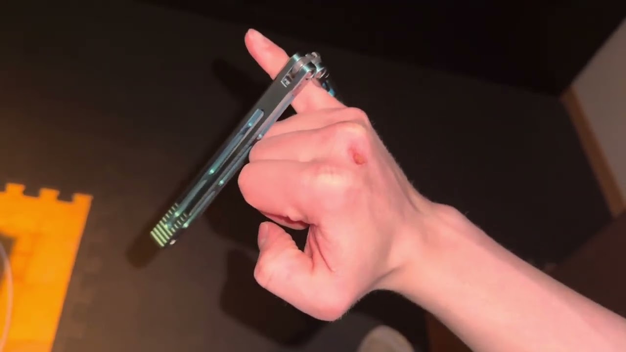 Balisong Tutorial - Pinky close
