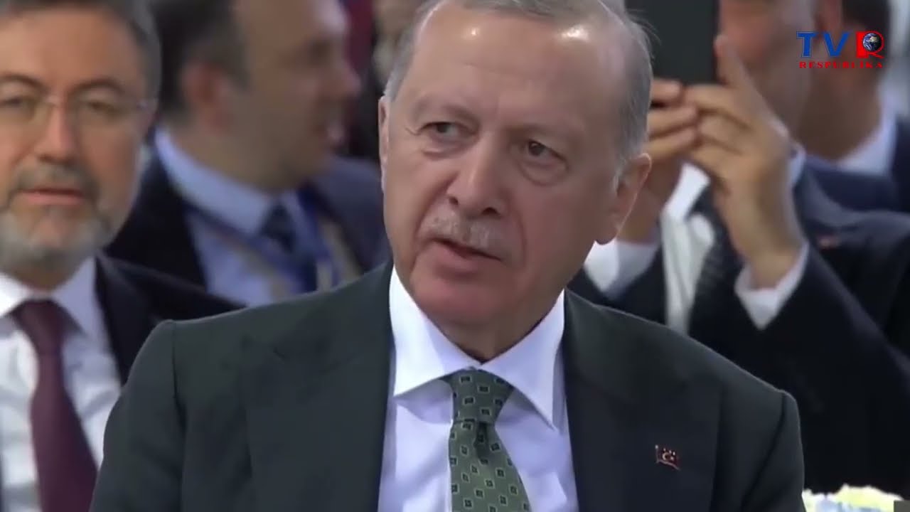 Ərdoğan La&ccedil;ında konsertdə bu mahnını z&uuml;mz&uuml;mə etdi: La&ccedil;ında bayram ab-havası