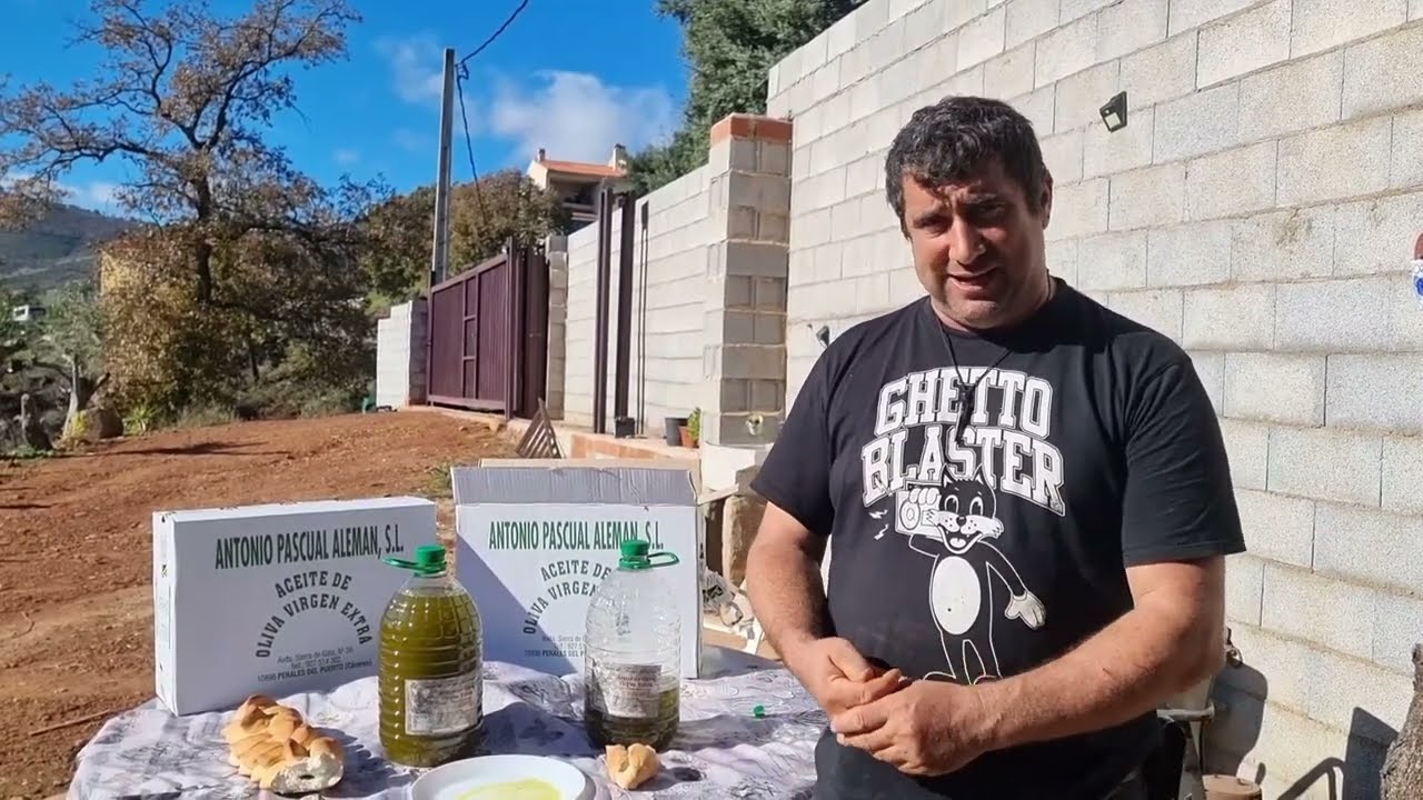 Que pasa aut&oacute;ctonos,aqu&iacute; tengo el aceite que me han dado por las aceitunas . Vamos a probarla.