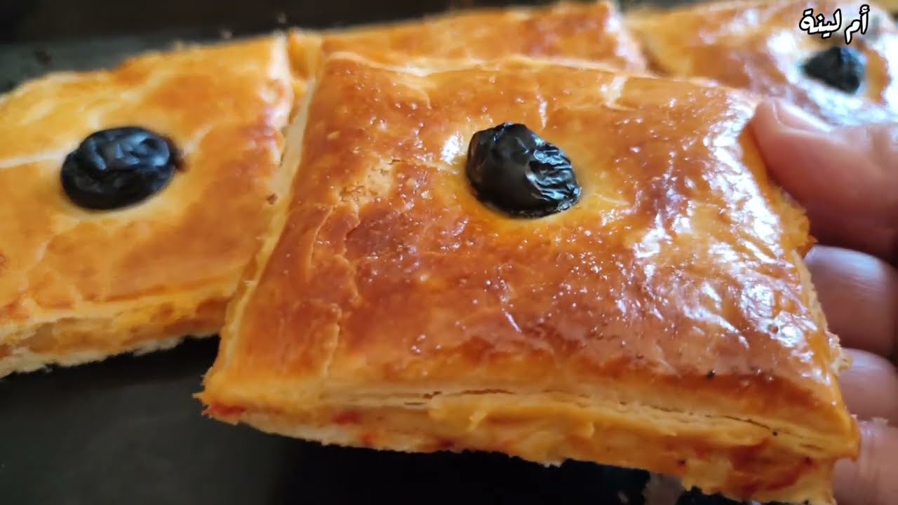 وصفة مش طبيعية فالبنة 😋 بيتزا كوكا بدون عجينة مورقة بطريقة سحرية تخىي العجينة تتورق وتتقرمش
