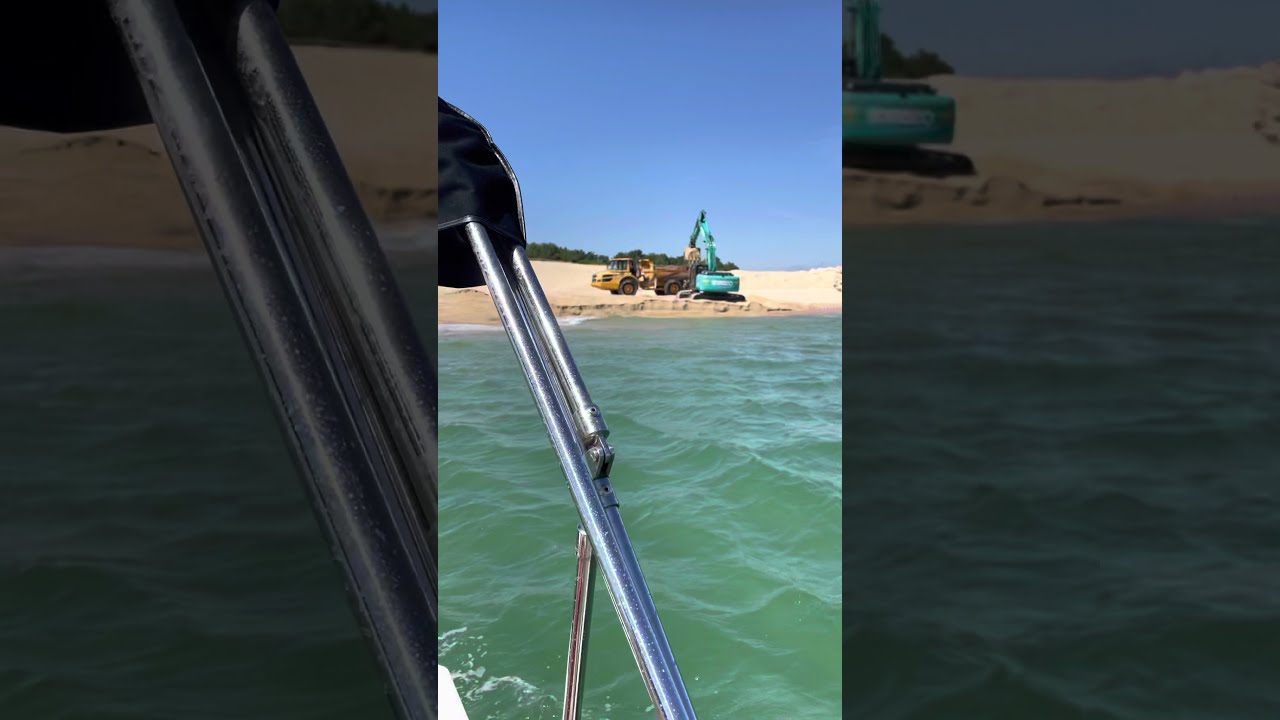 Bateau enseveli sur la Plage de la pointe du Cap Ferret Bassin Arcachon
