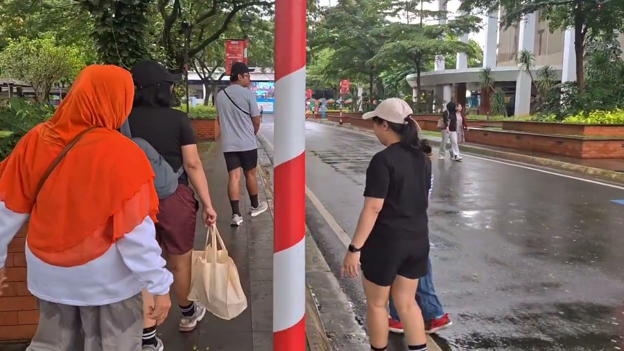 Jalan kaki di pagi hari 