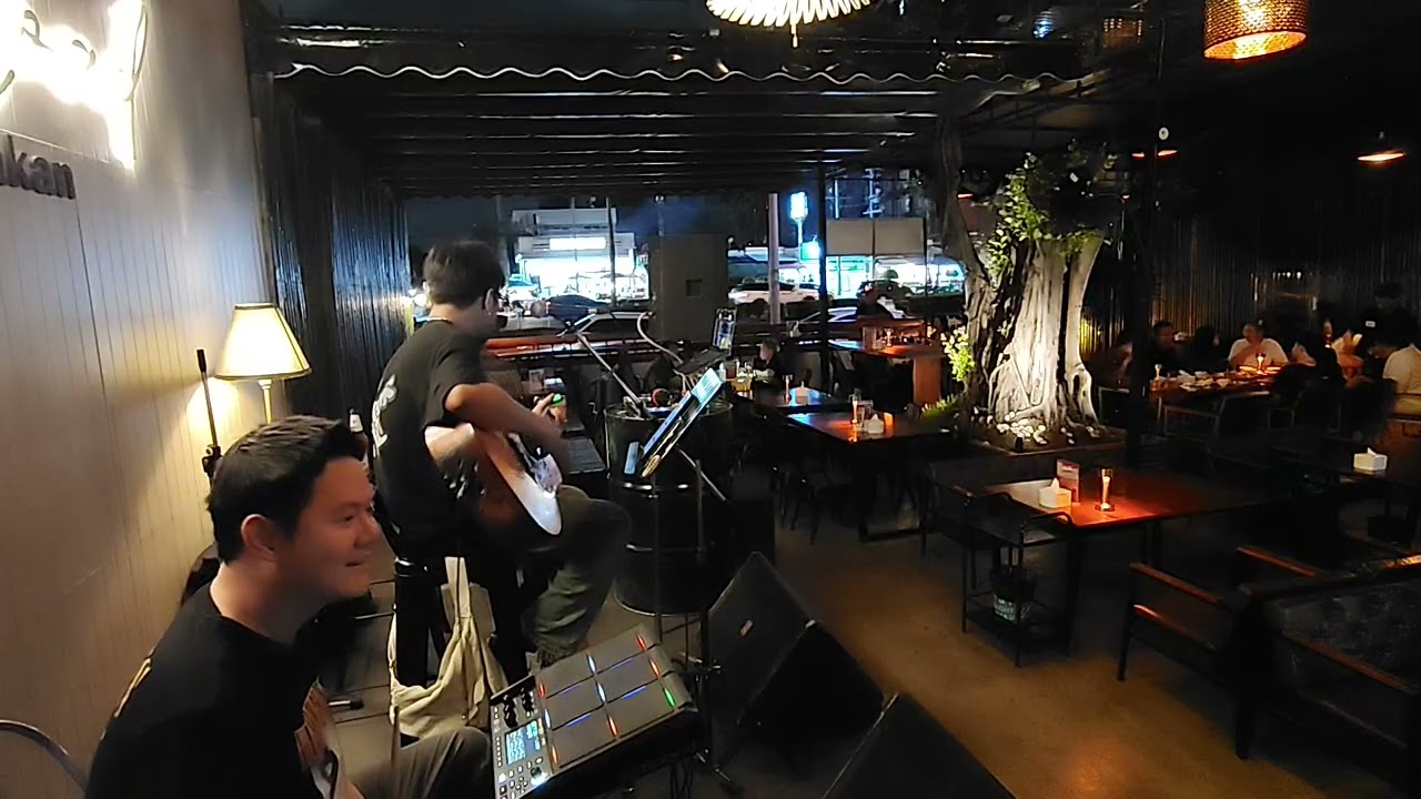 25Road ร้านฟังเพลงชิวๆ ร้านบนถนนพัฒนาการ25 บริการอาหารและเครื่องดื่ม