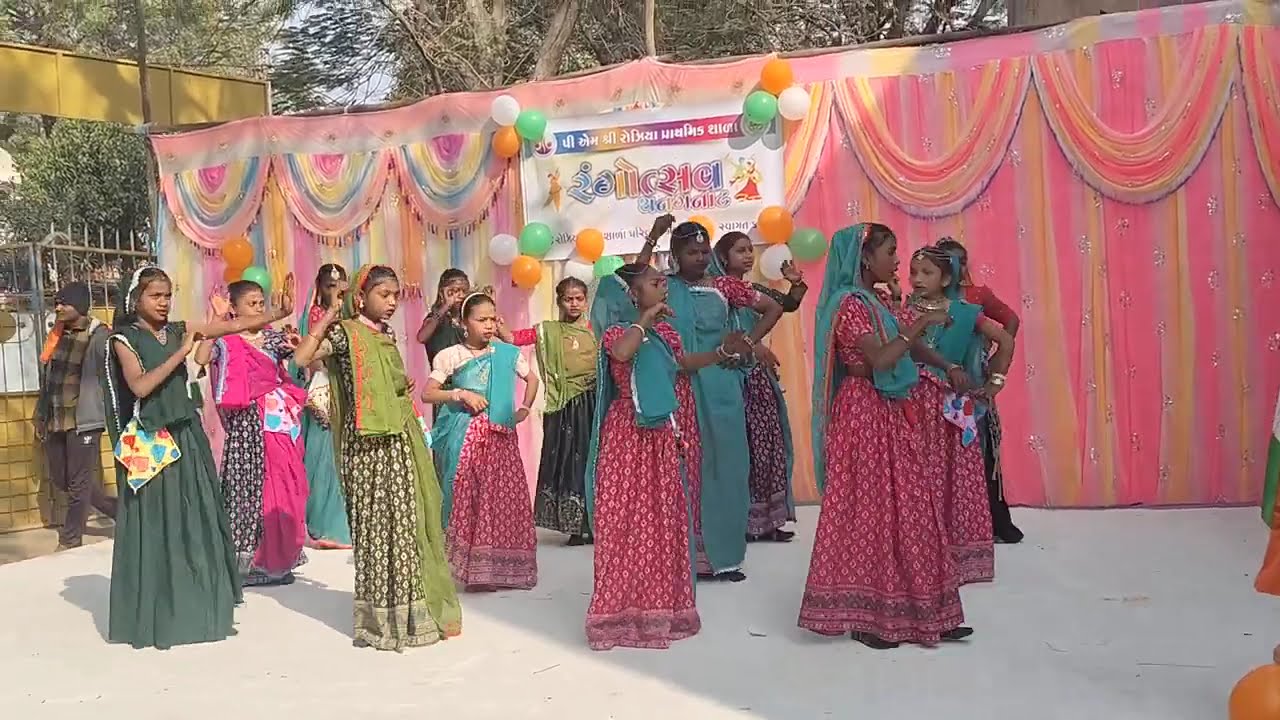ADIVASI GIRLS DANCE