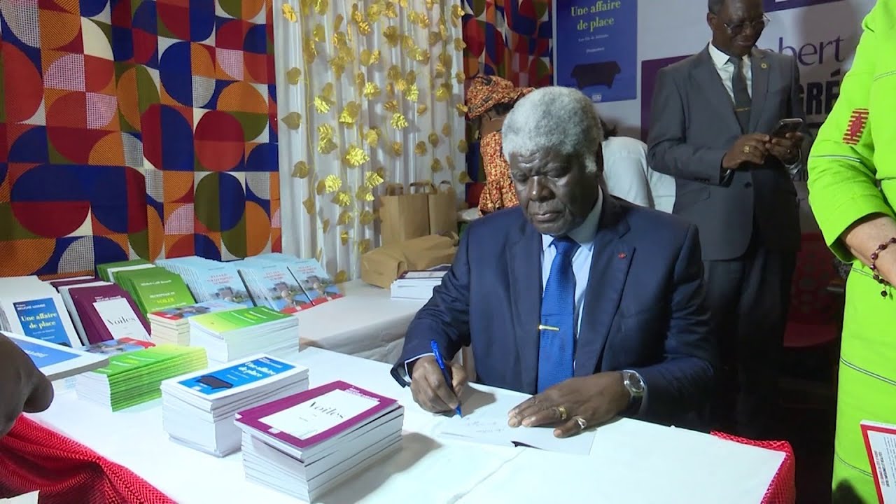Robert Beugré Mambé célèbre le livre et partage sa vision d’auteur au SILA 2025