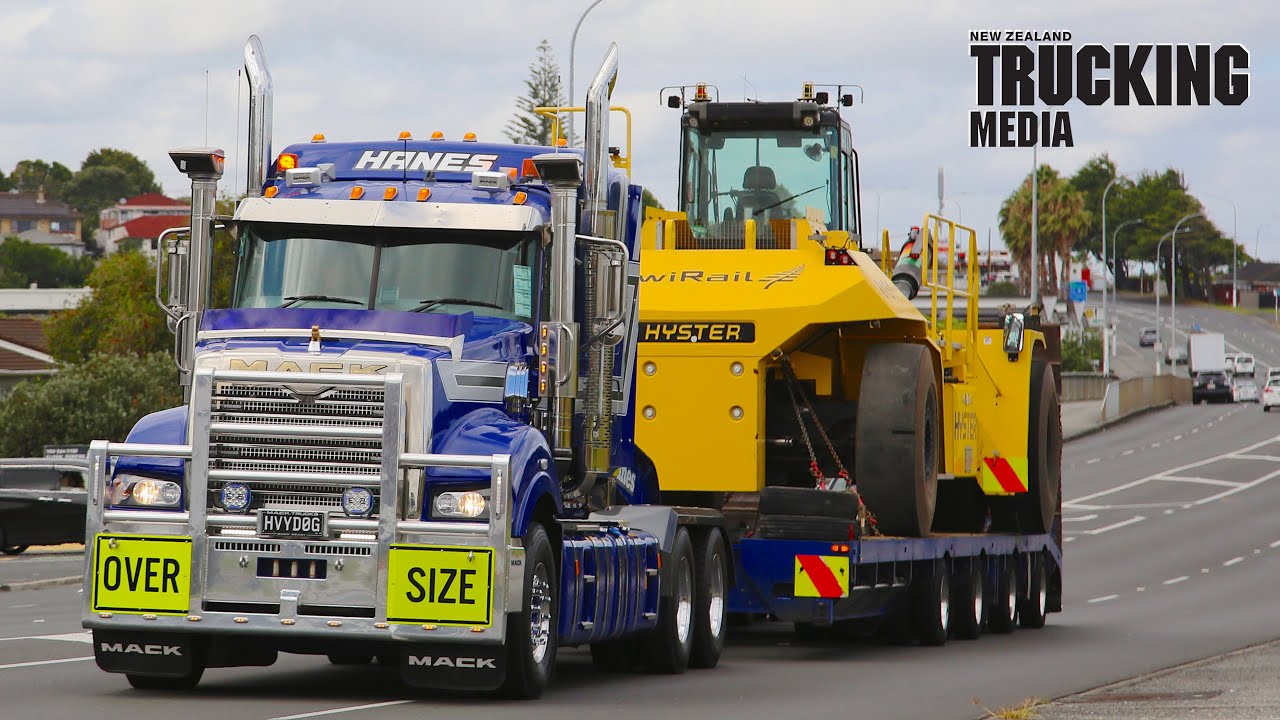 Mack Titan and Mack Super-Liner | New Zealand Trucks | HVYD0G off the leash