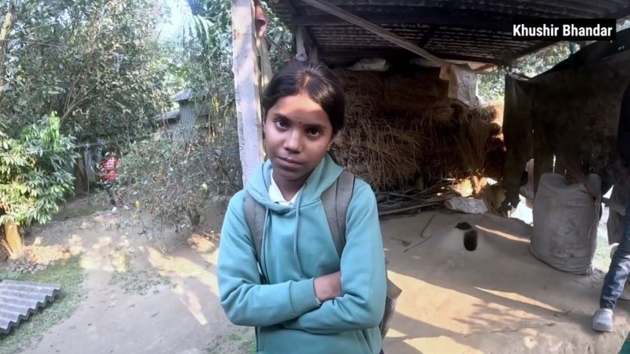 মা ছেড়ে চলে গেলেও, ছেড়ে যায়নি বৃদ্ধ ঠাকুমা।