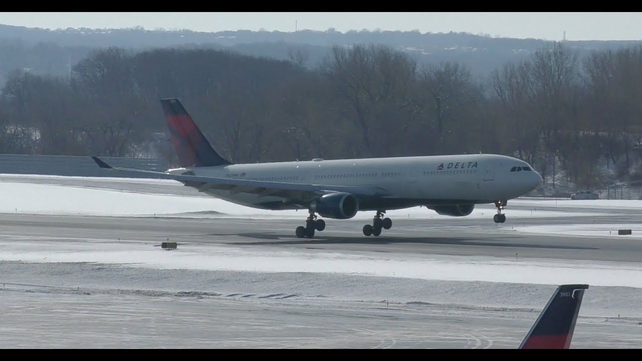 Plane spotting at KMSP Part 12! (02/22/2021)