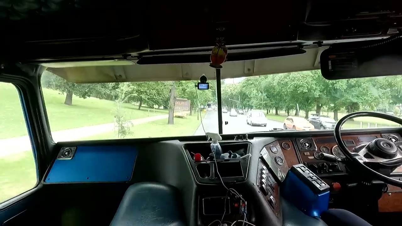 Kenworth K104 - Series 60 Detroit - Semi auto - Driving near Melbourne