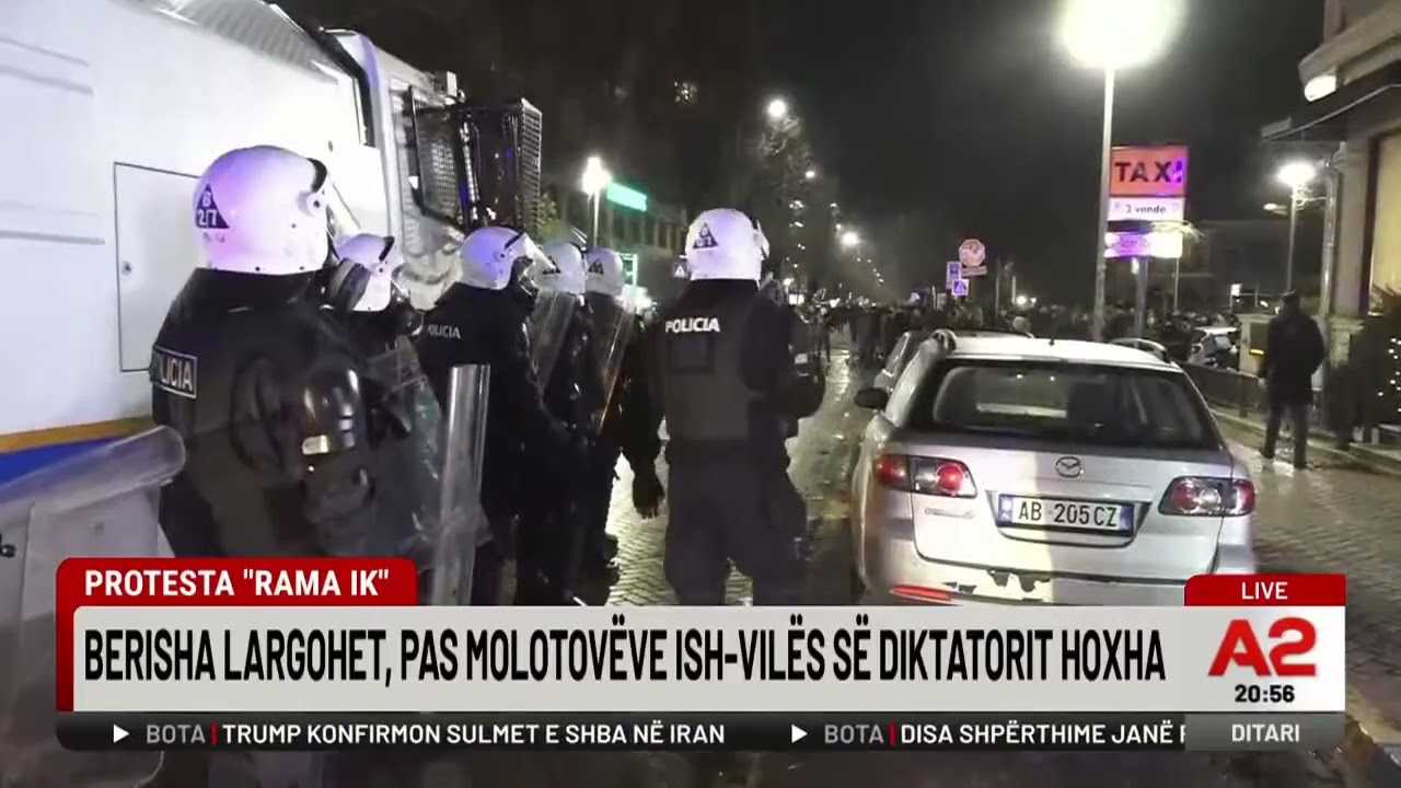 Sali Berisha I lagur nga uji i autobotit, hipën në makinë dhe largohet