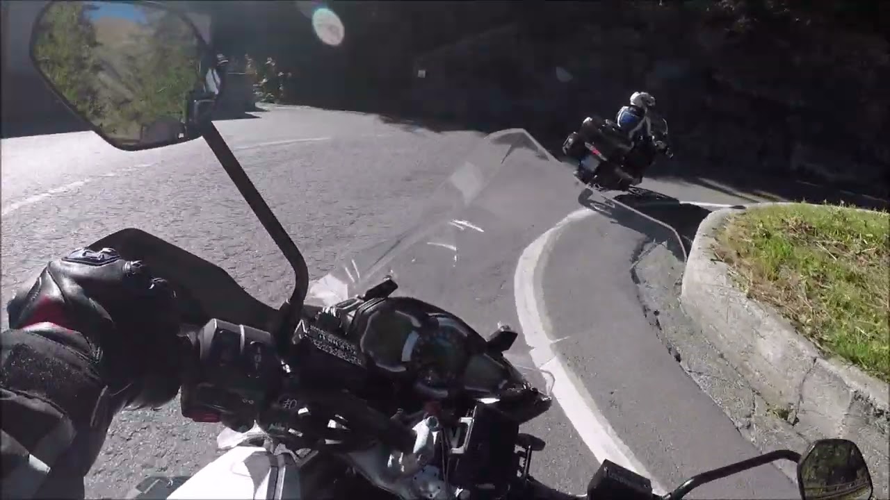 Col du Petit St Bernard en moto (Ascenso desde Pre St Didier -Italia-)