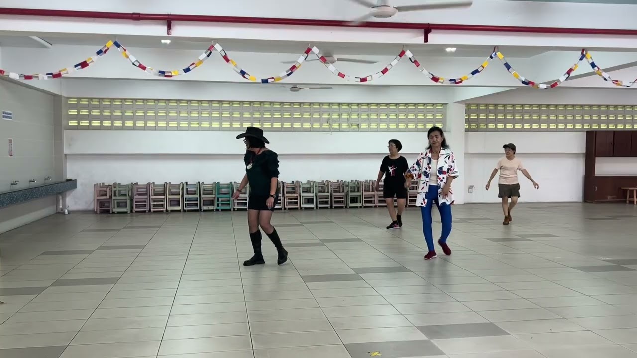 Future Looks Good line dance (Darren Bailey UK) December 2025