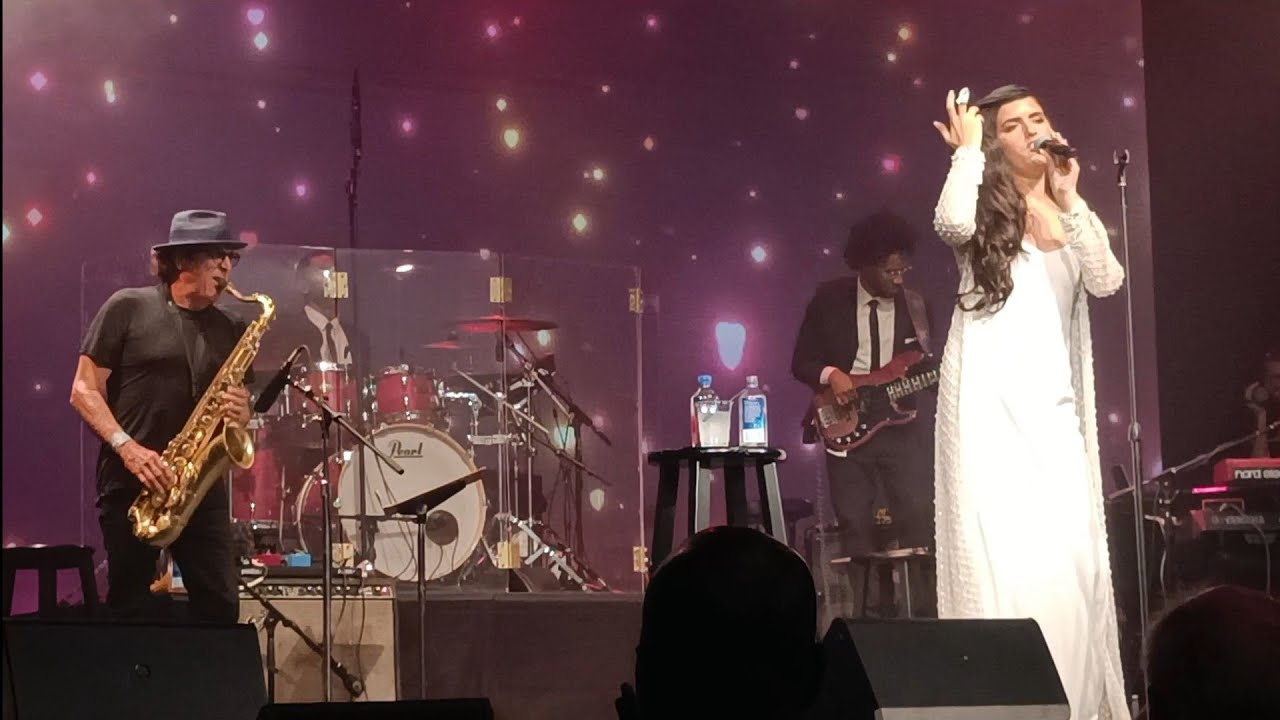 Angelina Jordan (18) - 'Valerie' - Amy Winehouse cover - Alex Theatre,September 20,2024,Glendale,USA