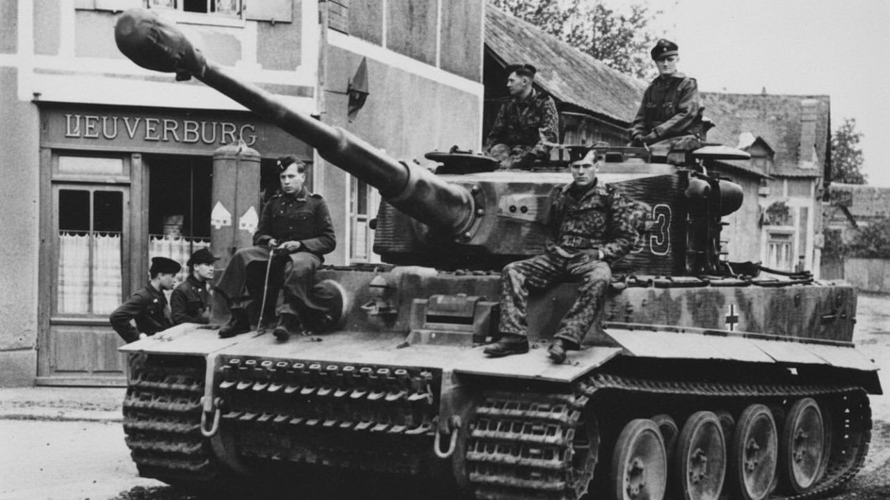 500 King Tigers Used Less Fuel Than 2000 Stugs — The Maths Everyone Gets Wrong