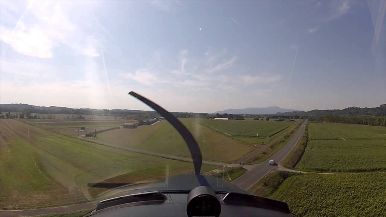PI04 LIAT Valdera Landing rwy 30