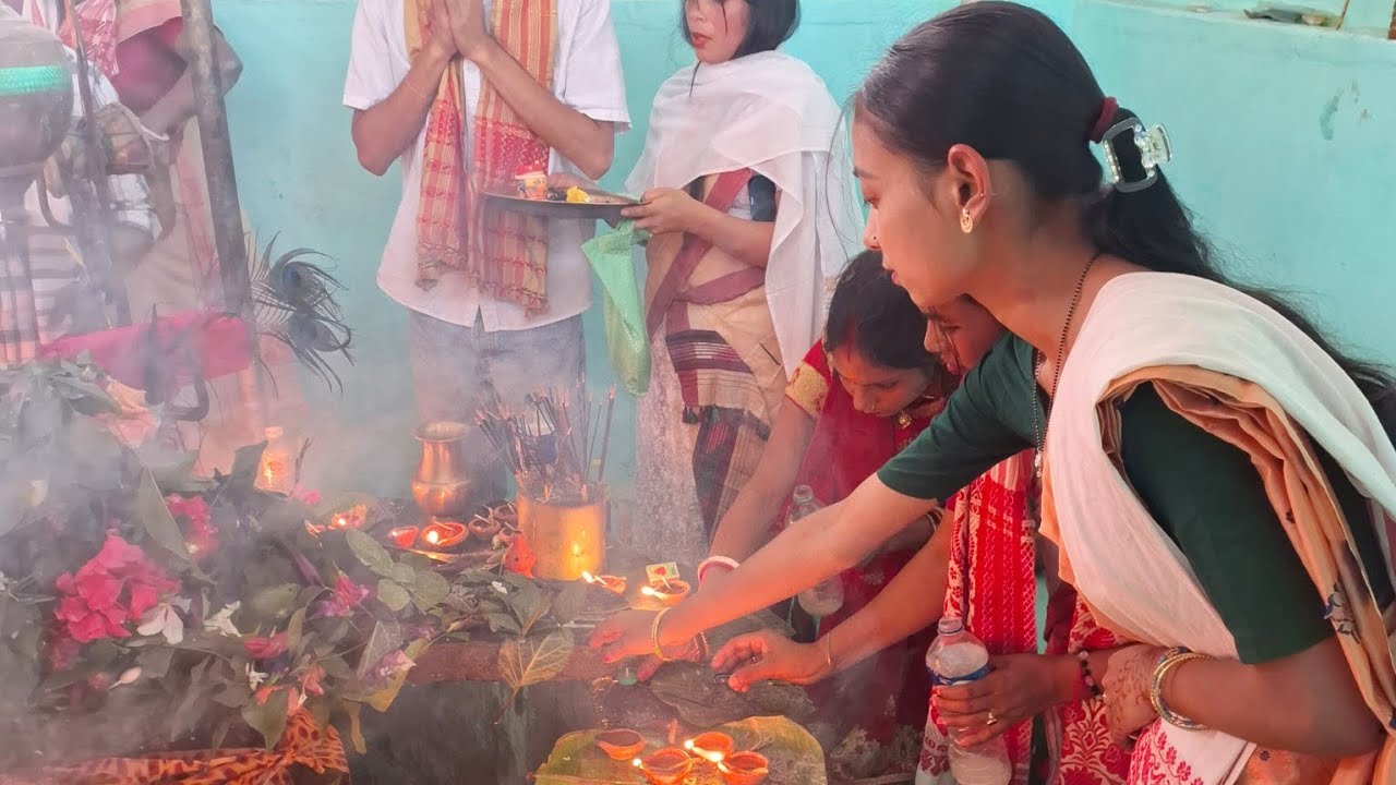 কোনে কোনে আজি ভাঙৰ লাডু খাই উৰি ফুৰিছা 😁🙏🔱🙏