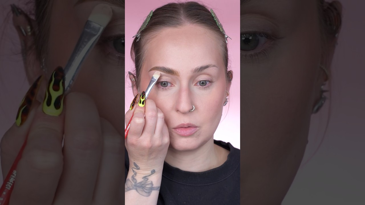 Comment je fais mes c&eacute;l&egrave;bres sourcils #makeup #maquillage #brows
