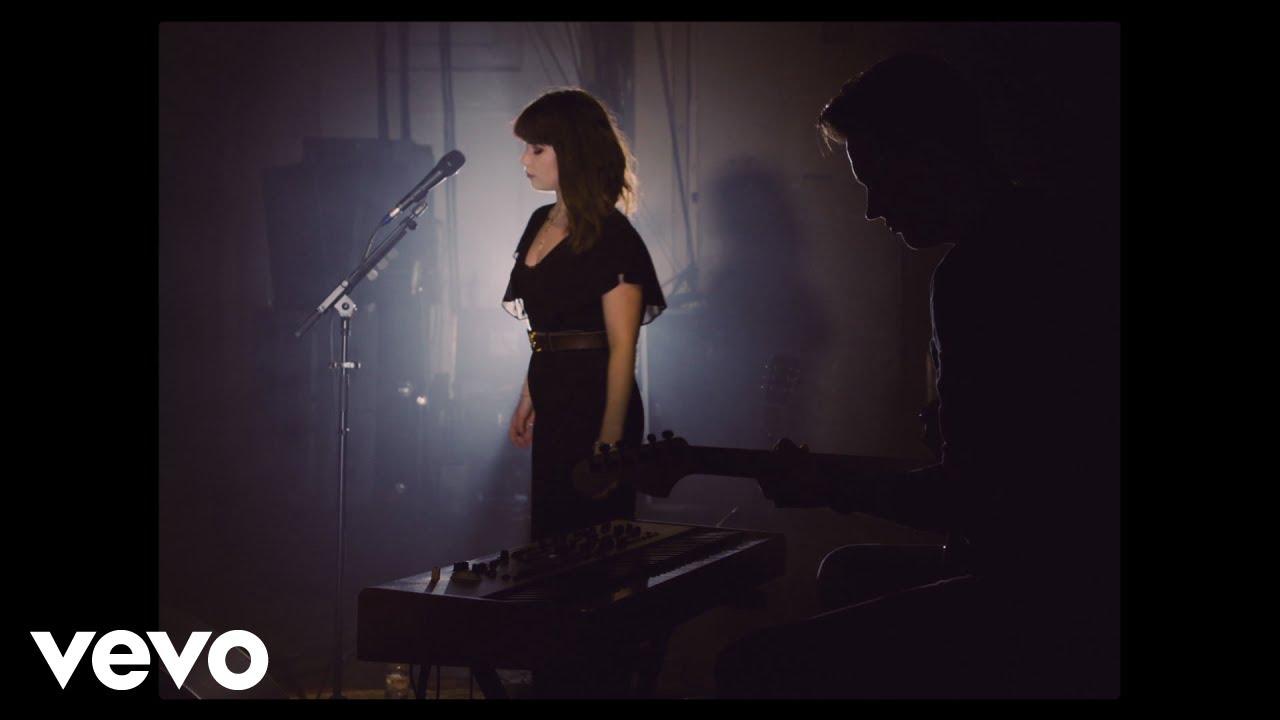 Lily Moore - Not That Special (Live)