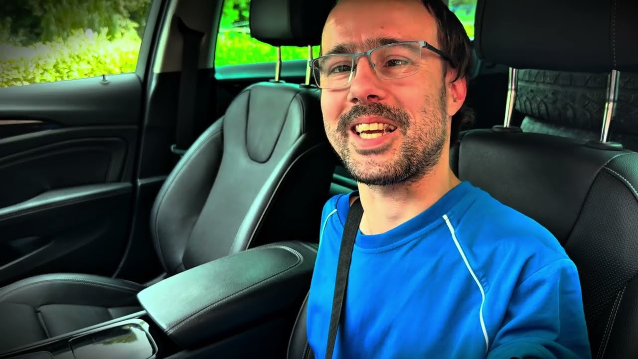 Insignii 4x4 bude borec řídit nohama. Aneb MEGAfrajer za volantem auta na objednávku od MORAVACARS.