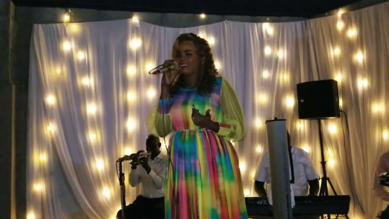 #الاميرة رشا الزنجيه @لو الزمن يرجع  ورى ياريت @حفلةكمبالا