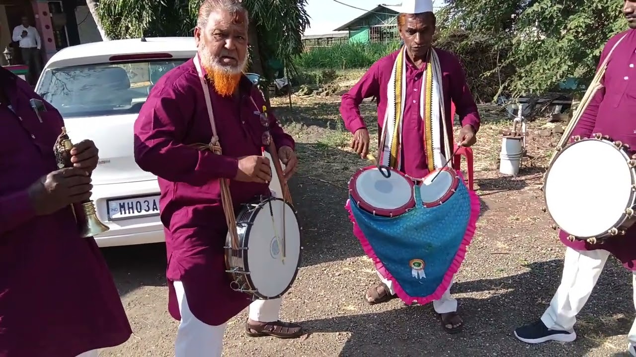 सिकंदर भाई तांबोळी सह अमोल सोनवणे सनई सम्राट विलास मिसाळ आपली कला सादर करताना Mo.no.9860276091,