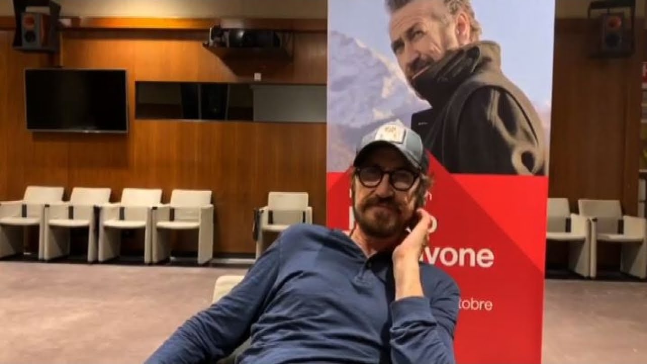 Marco Giallini in Rocco Schiavone 3: il successo? Grazie al loden