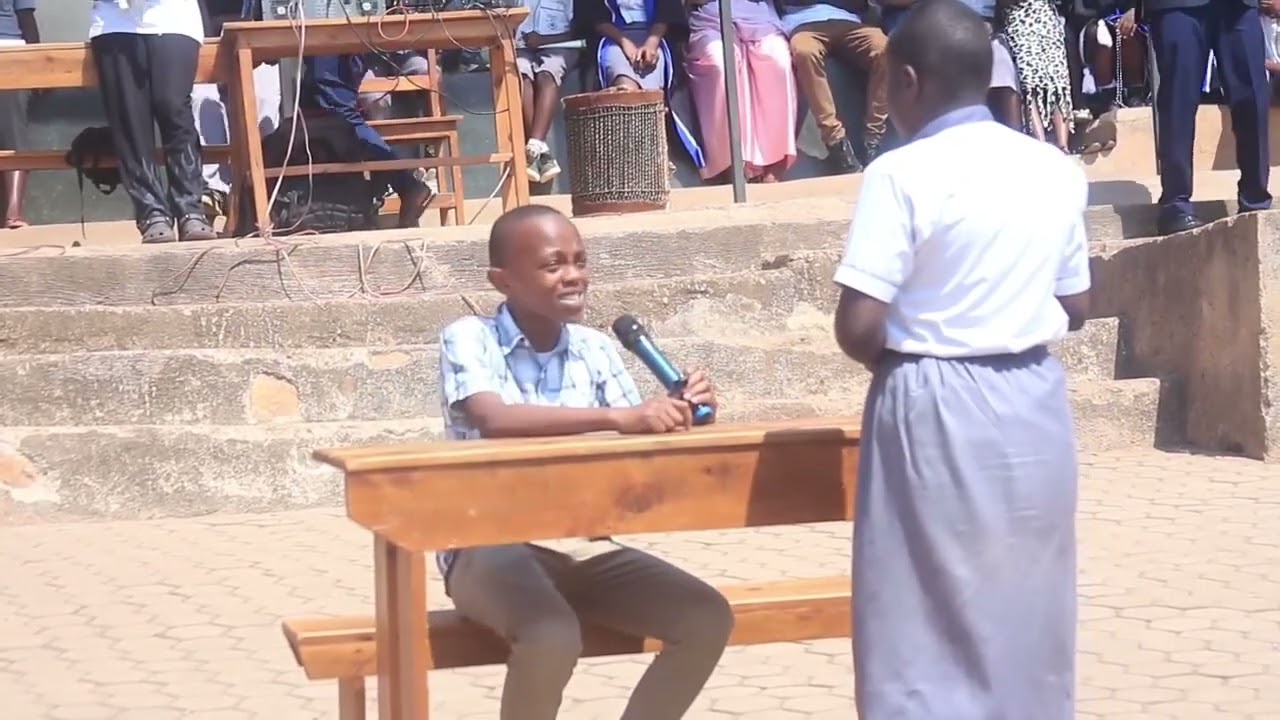 Abanyeshuri  bapaderwa. Kimisagara muganza bashekeje ababyeyi imbavu zirashya