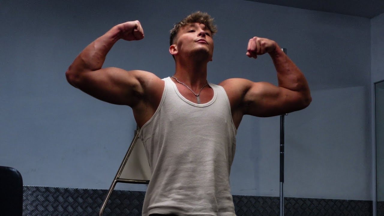 Full Day of Eating and Training -  THE CUT  #1